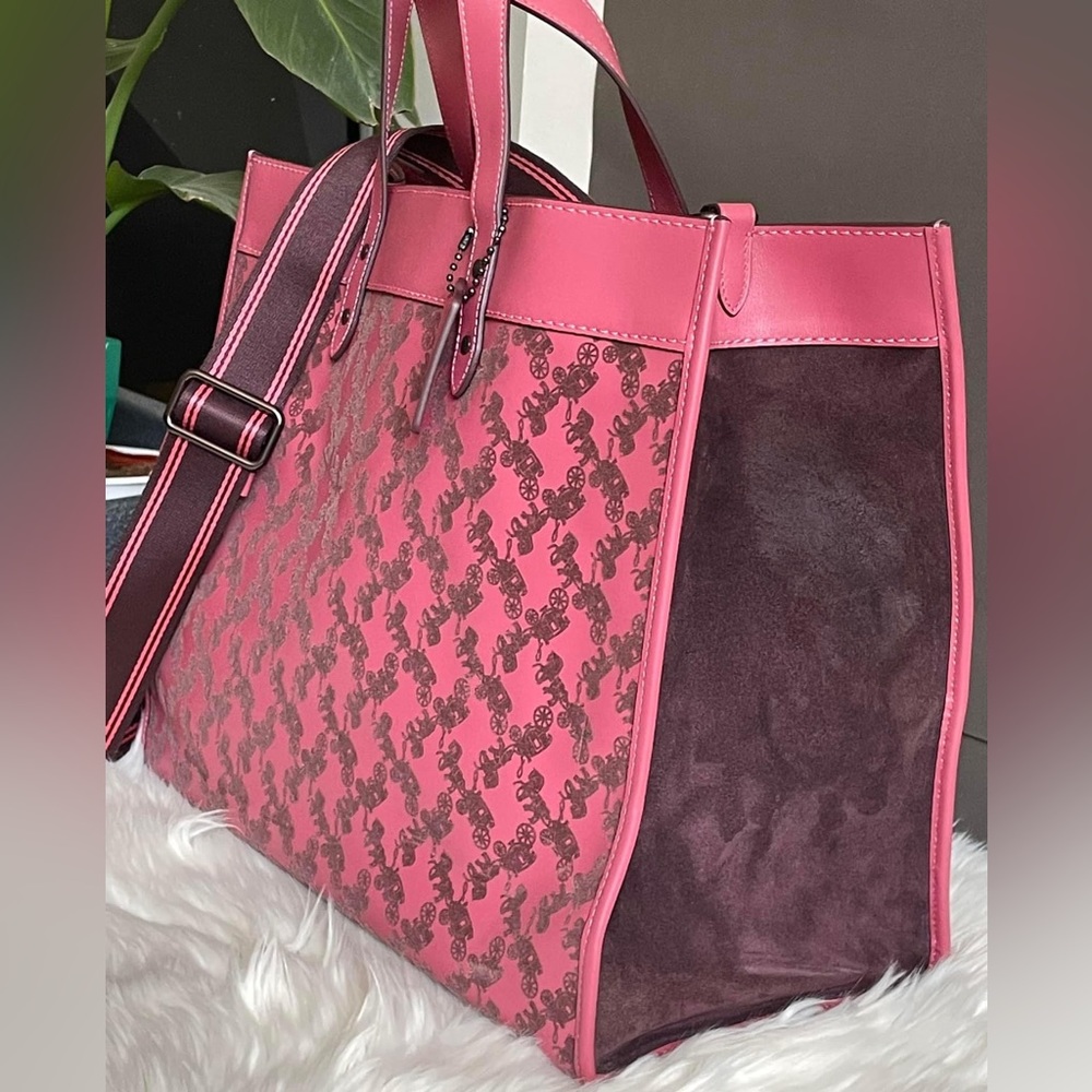 💰SOLD - C6612 - Coach Field Tote 40 with Horse and Carriage - Picture 3 of 11